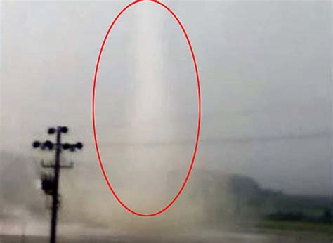 Na putu tornada našlo se sedam opština, a najteže je pogođena pokrajina južna morava, prenosi rojters. Giant tornado lashes E China, 2,308 people affected