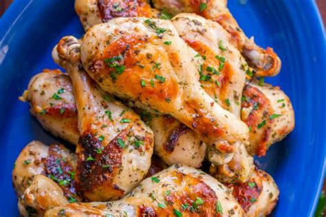 Los muslos de pollo son muy versátiles si sabes prepararlos de distintas formas. Muslos de pollo al horno con ajo y mostaza - Cocina y Vino