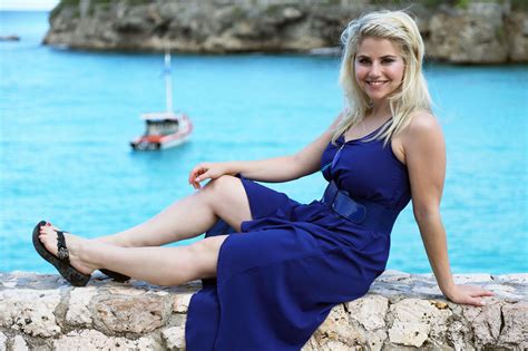 Beatrice margerite egli, geboren am 21. Beatrice Egli's Feet