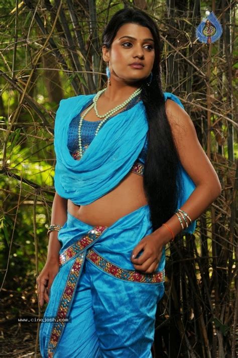 Armpit Actress Photo Tashu Kaushik Showing Her Armpitnavel And Thighs
