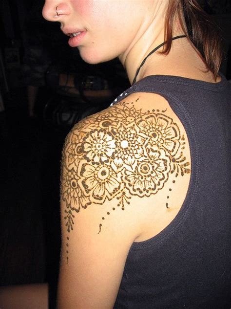 Stylish And Trendy Shoulder Mehndi Designs Tattoos Flower Henna