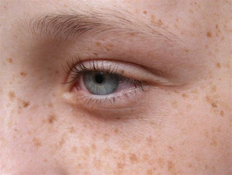𝔬𝔫𝔦 ☤ In 2020 Eyes Freckles Human Body