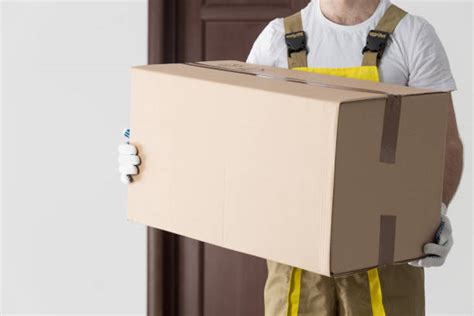 1600 Lifting Big Box Stock Photos Pictures And Royalty Free Images