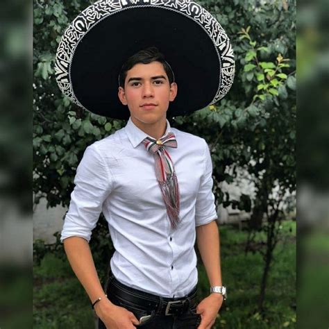 Pin De Matyas Palacios En Fiesta Mexicana Hombre Elegante Casual