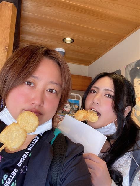 chouzuki maryou highres 2girls asian black hair food lipstick makeup multiple girls