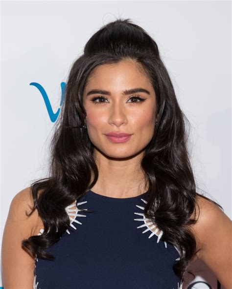 Diane Guerreros Rosy Cheeks Latina Celebrity Beauty Looks For Spring