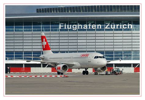 Der flughafen liegt im zentrum des schweizer autobahnnetzes mit ausgezeichneten verbindungen nach zürich, bern, basel und st. Flughafen Zürich Foto & Bild | europe, schweiz ...