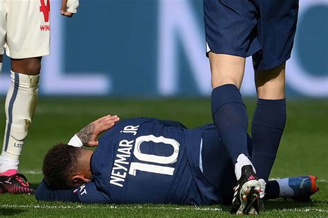 Parte médico Neymar Jr sufrió un esguince de tobillo derecho El
