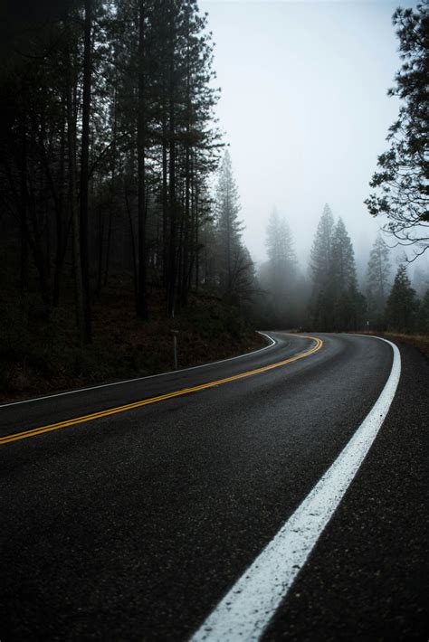 Black And White Road Pictures Download Free Images On Unsplash