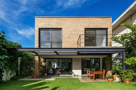 Imágenes con las mejores fachadas con estilo moderno. Casa Granja Julieta / Jamelo Arquitetura | ArchDaily Brasil