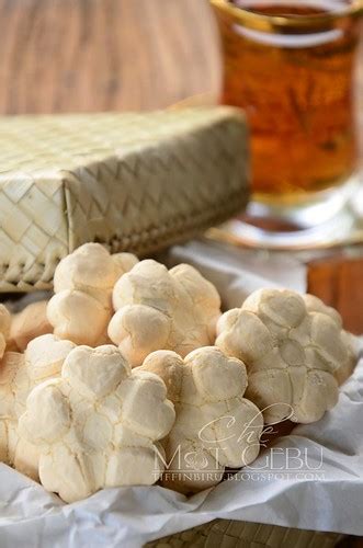 Learn how to make the best kue bangkit using tapioca flour and coconut cream. KUIH BANGKIT SANTAN....WARISAN KITA.. - Dapur Tanpa ...