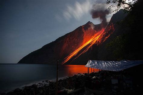 batu tara volcano expediton nov 2014 photos eruption from batu tara volcano in nov 2014