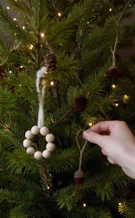 Easy Diy Natural Christmas Decorations A Round Up Of