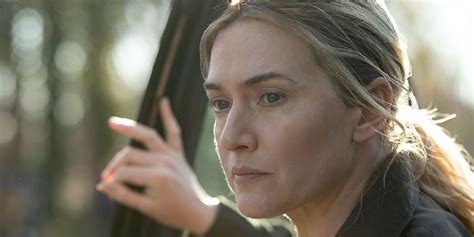 Kate Winslet Trades High Fashion For War In First Lee Images Mutitu