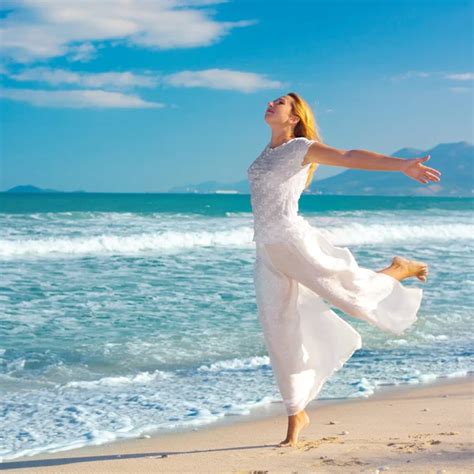 Woman Dancing Near Ocean — Stock Photo © Goodolga 1596552