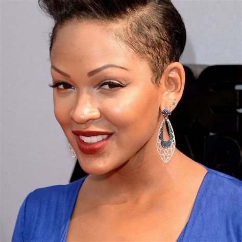 Here janet jackson is sporting a funky fake short style by pinning back her sides. 5 Captivating Short Natural Curly Hairstyles for Black Women|Cruckers