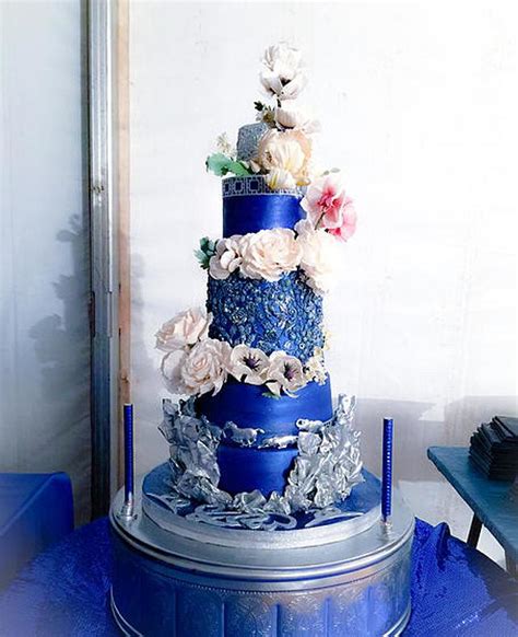 Stardust And Sugar Flowers Decorated Cake By Art Sucré Cakesdecor