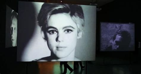 Warhol Unlimited Lexposition Monumentale Reportage