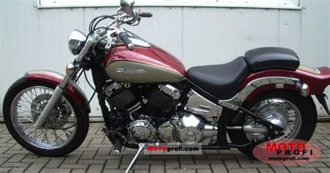 V star custom er også udstyret med en række udvendig trim bit belagt i krom, med en enkelt runde lygten monteret i. 2002 Yamaha XVS 650 Drag Star - Moto.ZombDrive.COM