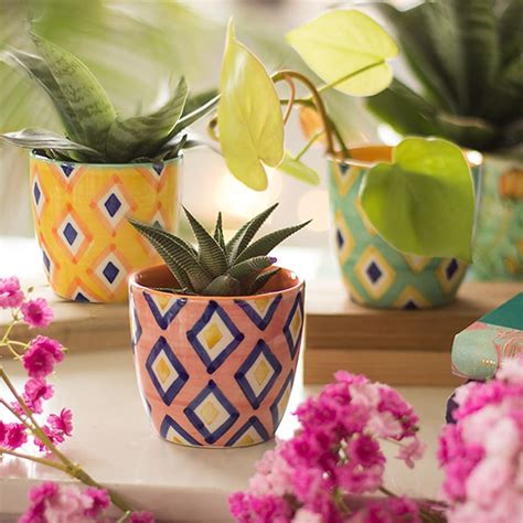 Ideal for people just starting out with the whole decorating thing, ikea's simple designs making mixing and matching your pieces super easy. Best Home Decor Stores For Online Shopping - CreaTive Kalakari