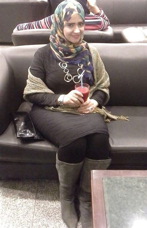 Pin By Curti On Blogger Boots Muslim Women Fashion Arab Girls Hijab Beautiful Muslim Women