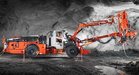 Sandvik Follows Up New Battery Ds412ie Bolter With The Diesel Ds412i