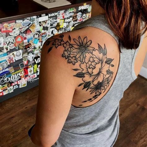 Temporary tattoo shoulder flower ultra thin realistic fake tattoos you will receive 1 flower tattoo and full instructions. 26 Tattoos That Are Too Awesome and Stylish to Hide in 2020 | Floral tattoo shoulder, Shoulder ...