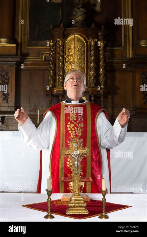Catholic Priest Blessing Mass Hi Res Stock Photography And Images Alamy