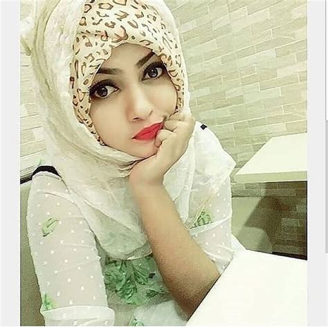 Pin By Noor Fatima On Kk Girl Hijab Beautiful Hijab Hijabi Girl