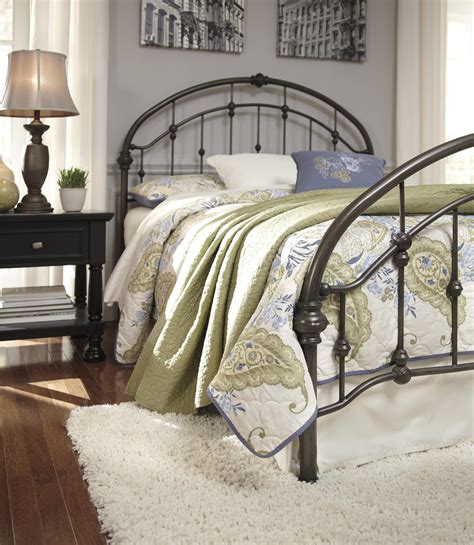 Signature Design By Ashley Nashburg Queen Arched Metal Bed In Bronze