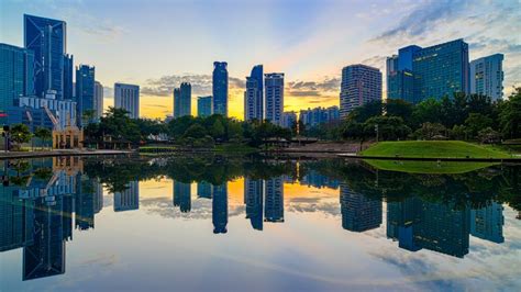 Yosemite national park is an icon of the american national parks system, among the most stunning in terms of natural grandeur, epic views, and adventure potential. KLCC Park in Kuala Lumpur wallpaper - backiee