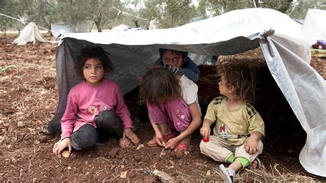 For Syrians Fleeing Violence Scant Refuge Or Relief Frontline