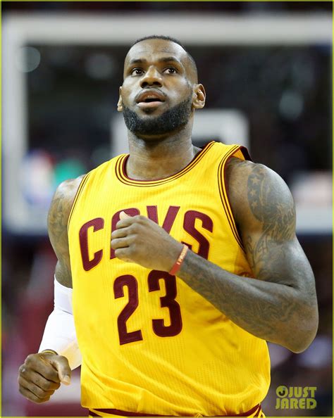 Photo Twitter Reacts To Lebron James Exposing His Penis On Tv Photo Just Jared