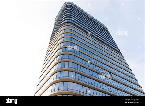Modern Tall Building Hi Res Stock Photography And Images Alamy