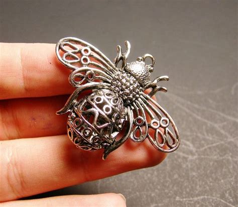 Bee Charm 1 Pcs 51mm By 39mm Hypoallergenic 3d Antiqued Etsy Bijoux