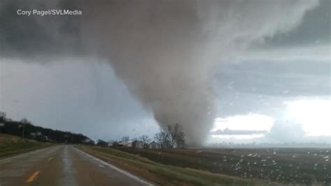 Video 1 Person Dead Dozens Injured As Tornadoes Slam Midwest Abc News