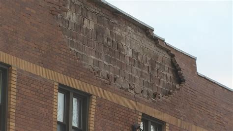 Families Forced Out After Bricks Fall From Their Apartment Building Wpxi