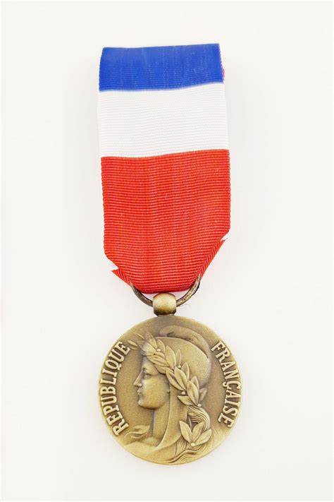 médaille du travail bronze en métal bronzé morange candas