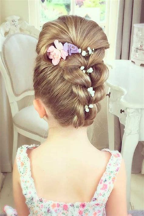 As a bonus, this wedding hairstyle is the og flower girl look. 33 Cute Flower Girl Hairstyles (2020 Update) | Flower girl ...