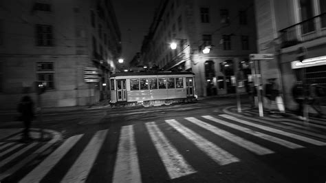 The Crossing Lisboa Carreira 28 Eléctrico 579 Marco Lemos Flickr