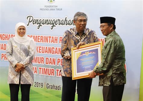 Lurah, camat, bupati tuban ngakak keno gasak kh anwar zahid terbaru 2018. Mendapat Opini WTP, Bupati Tuban Terima Piagam Penghargaan ...