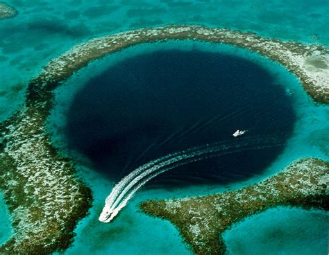 File:Great Blue Hole.jpg - Wikimedia Commons
