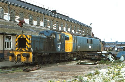 Mereke menggunakan ic microcontroller buatan motorolla hc68 series sebagai program rangkaian yg di dalamnya di muati sistem protect terhadap pemakaian di atas 2o menit. Doncaster Works. | Class 03 No 03079 and Class 71 No 71001 ...