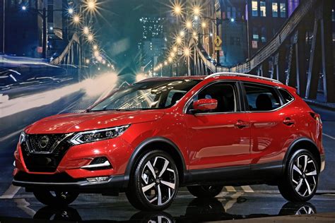 2022 Nissan Rogue Sport Pictures