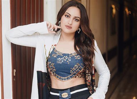 Troll Asks Sonakshi Sinha A Question On Ramayan The Actors Reply Is Savage Bollywood News