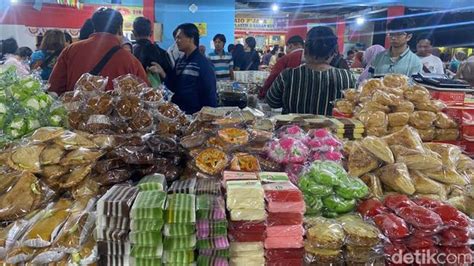 Bawa Uang Rp 50 Ribu Bisa Dapat Jajanan Seabrek Di Pasar Kembang Surabaya