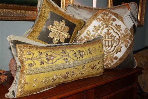 French country throw pillows are necessary for making your sofa or bedroom comfortable. Пин от пользователя Emily Alexander на доске E Alexander ...
