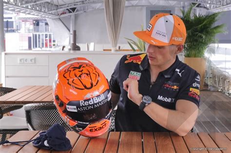 Naturally, the kind of personality verstappen is, he always finds max verstappen: Max Verstappen onthult zijn oranje Spa 2018 helm ...