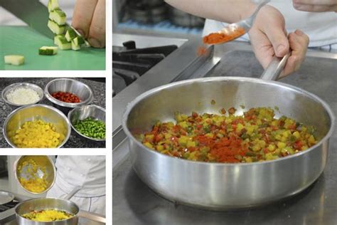 Cebolla, pimiento verde y rojo, calabacín y tomate frito. Aprende a preparar un buen pisto | Recetas de cocina ...