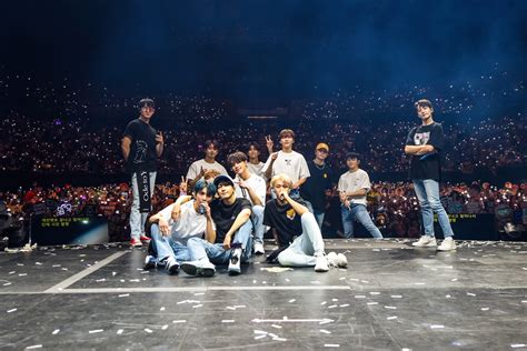 World tour seventeen will be embarking on their world tour ode to you very soon! SEVENTEEN LAでのワールドツアー「SEVENTEEN WORLD TOUR ODE TO YOU IN ...